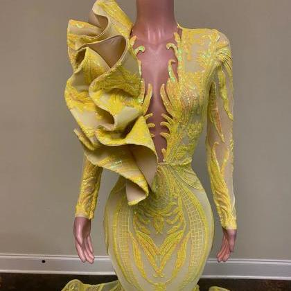 Elegant Yellow Embellished Mermaid Gown With..