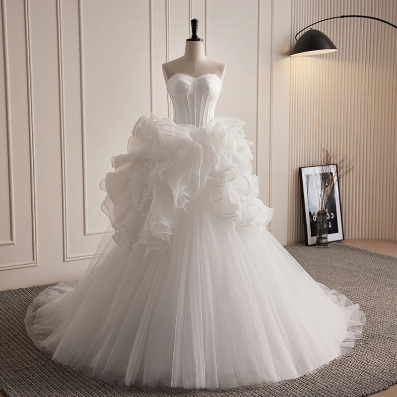 Elegant Sweetheart Neckline Layered Tulle Bridal Gown