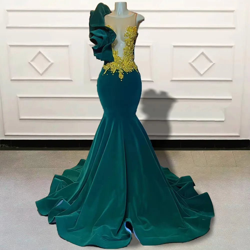 Luxurious Green Velvet Gown With Gold Accents on Luulla