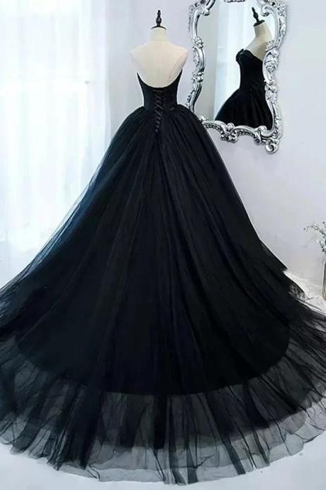 Elegant Black Tulle Gown With V-neck And Open Back