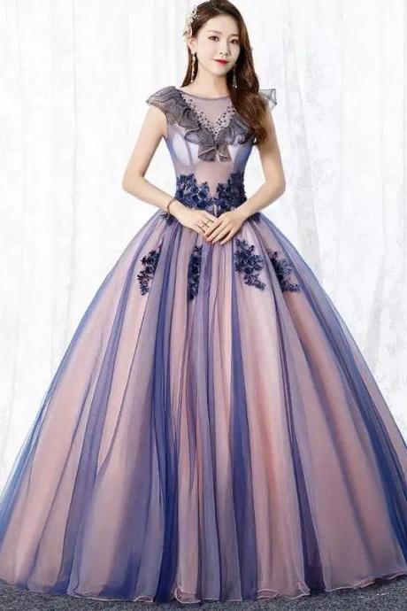 Elegant Ombre Evening Gown With Embroidered Lace Detail