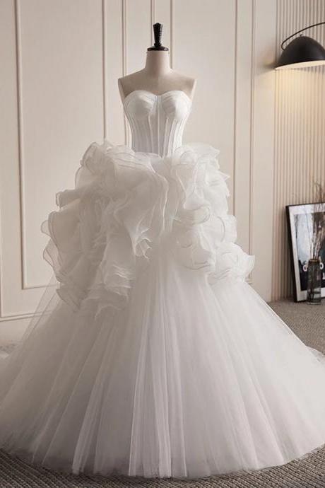 Elegant Sweetheart Neckline Layered Tulle Bridal Gown