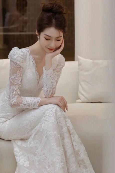 Elegant V-neck Lace Long Sleeve Bridal Gown