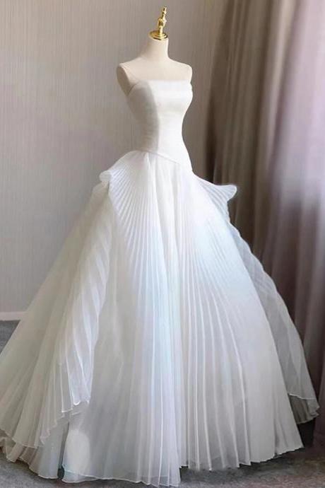 Elegant Strapless Bridal Gown With Pleated Tulle Skirt