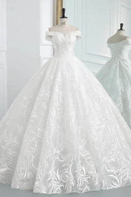 Elegant Off-shoulder Bridal Gown With Lace Appliqués