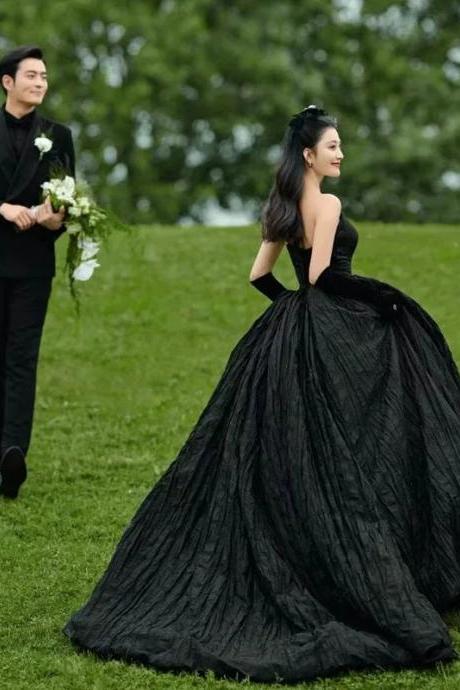 Black wedding dress with long train shop
