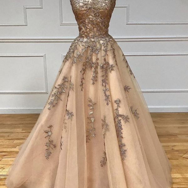 Classic U-shaped neckline with lace applique and diamond embellishments on the back lace up, open back and floor length dress, party ball dress