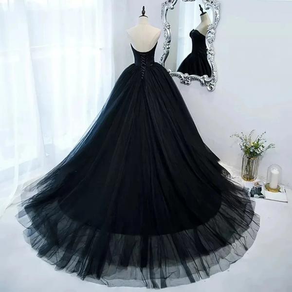 Elegant Black Tulle Gown with V-Neck and Open Back