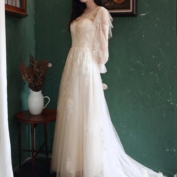 Elegant Long-Sleeve Floral Lace Bridal Wedding Gown
